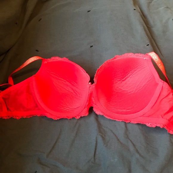 Red Victoria’s Secret Bra - Picture 4 of 7